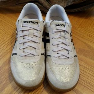 Skechers Womens Athletic Sneakers Sz 8M  SN 21824